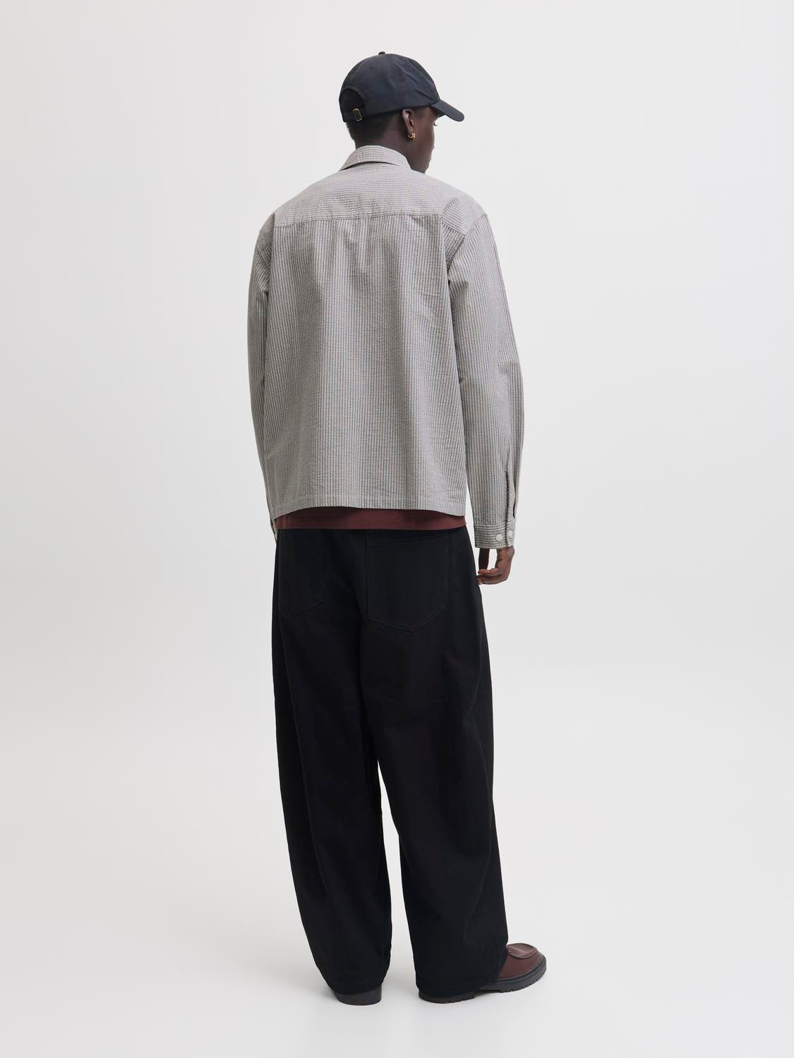 model_shot-back